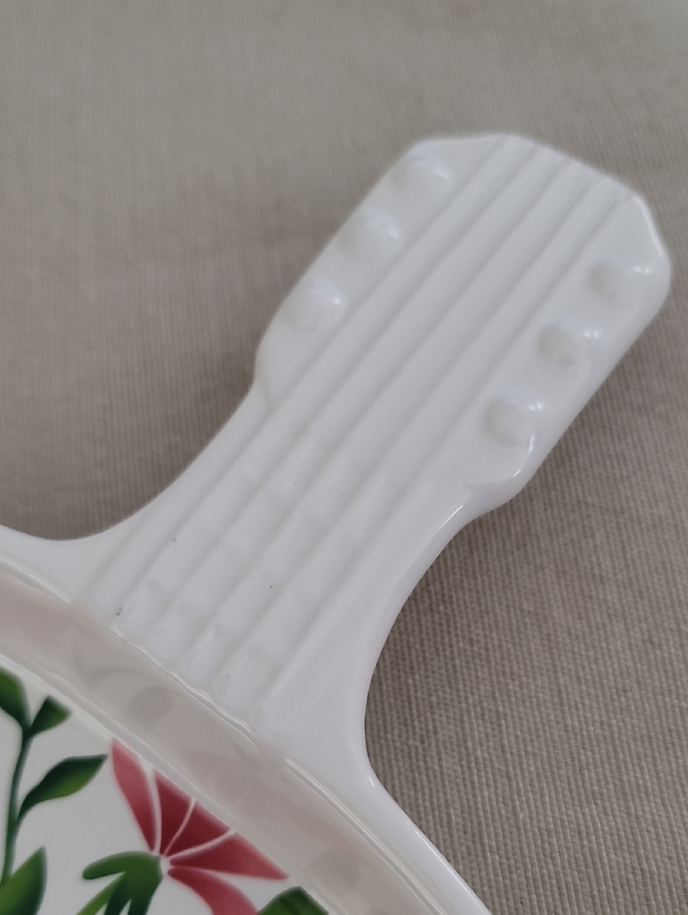 Dolly Parton Ceramic Floral Guitar-Shaped Serving Dish - Picture 6 of 13